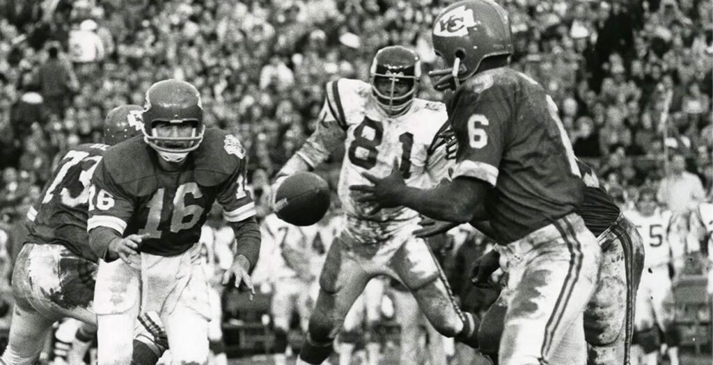 The current image has no alternative text. The file name is: Warren-MCVea-ikings.jpg