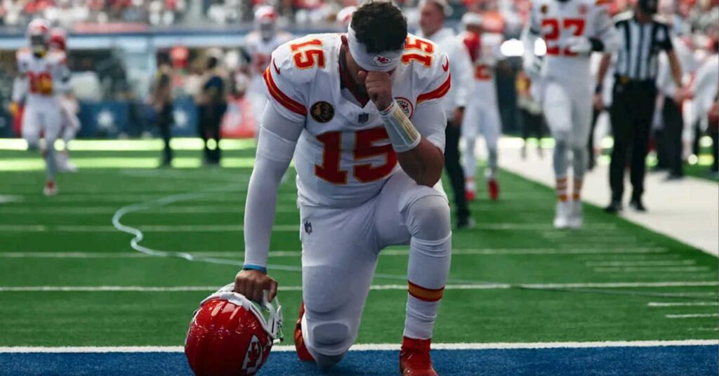 The current image has no alternative text. The file name is: Mahomes-Texans.jpg