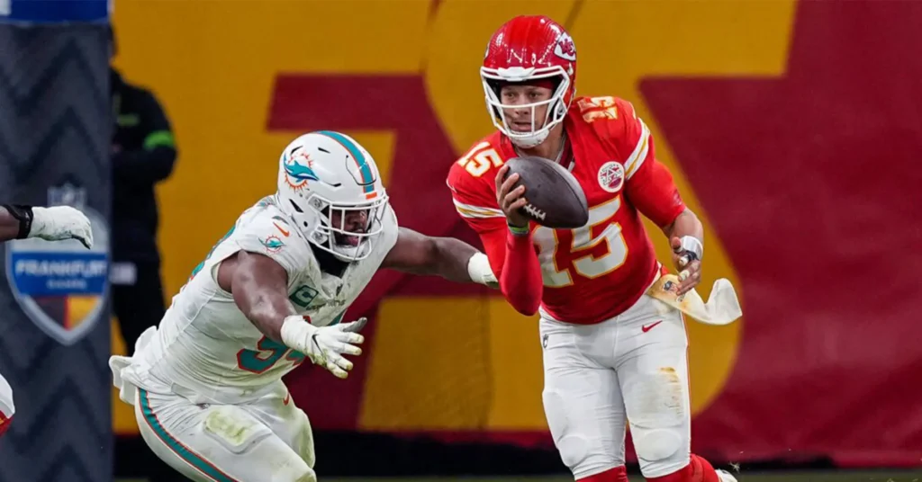 The current image has no alternative text. The file name is: Mahomes-Dolphins.webp