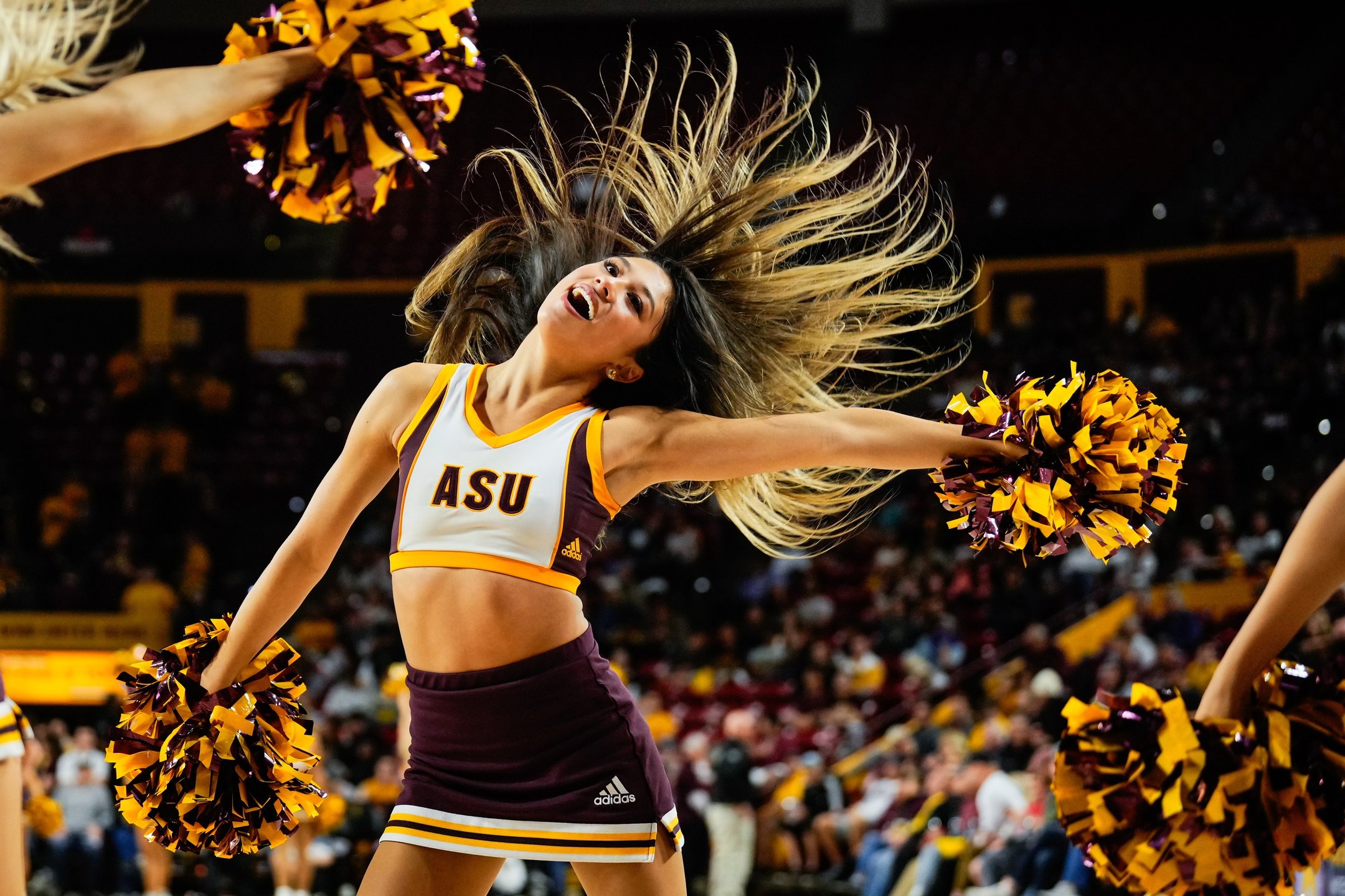 ASU Cheerleader’s Bodycam Arrest Explodes Online: 19-Year-Old Intervenes in Police Takedown