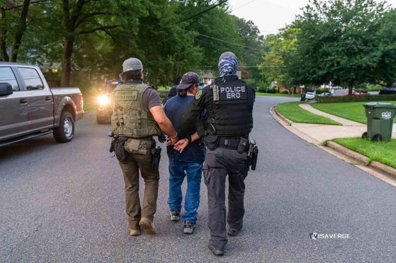 Fake ‘ICE’ Agent Busted at Miami Polling Station — Voters Terrified During Brazil Election